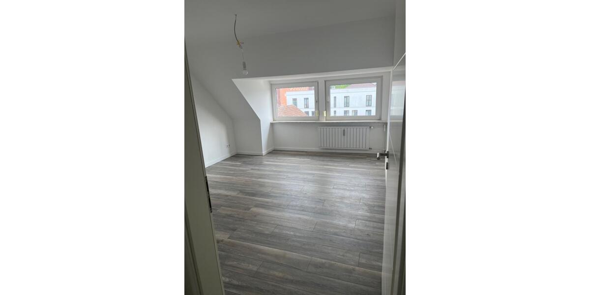 Dachgeschoßwohnung Wolfsburg - 4 Zimmer, 53 m&sup2;, 500&euro; | Angebot:26558069