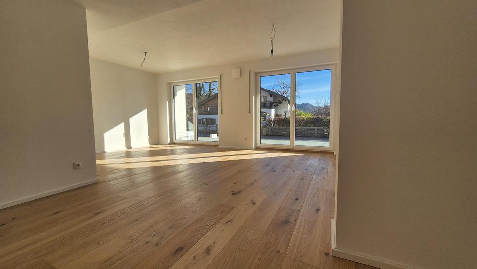 Exklusiver Erstbezug: EG-Wohnung mit wundervollem Erker, riesiger Hochterrasse und Südgarten 3 zimmer