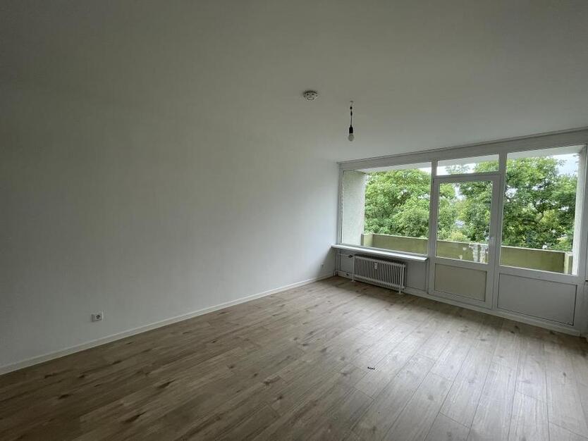 **FRISCH RENOVIERTE 3-ZIMMERWOHNUNG MIT BALKON** zimmer