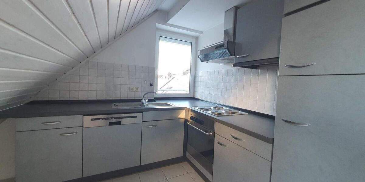 Dachgeschosswohnung mit zwei Balkonen in Stanberg zu vermieten. 3 zimmer