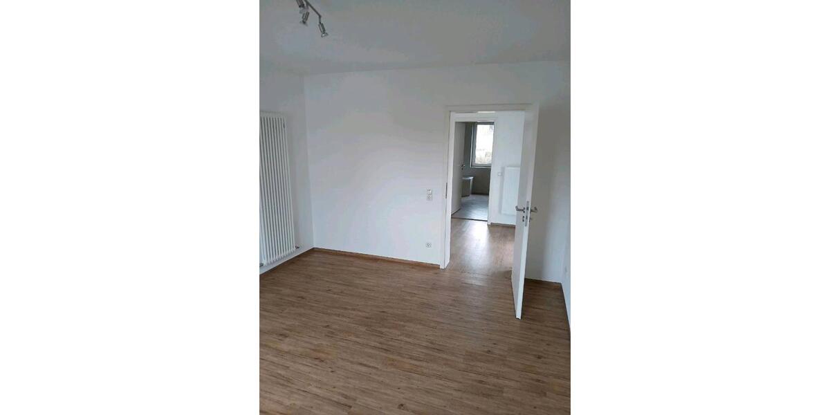 Etagenwohnung Pößneck - 3 Zimmer, 68 m&sup2;, 490&euro; | Angebot:26030081