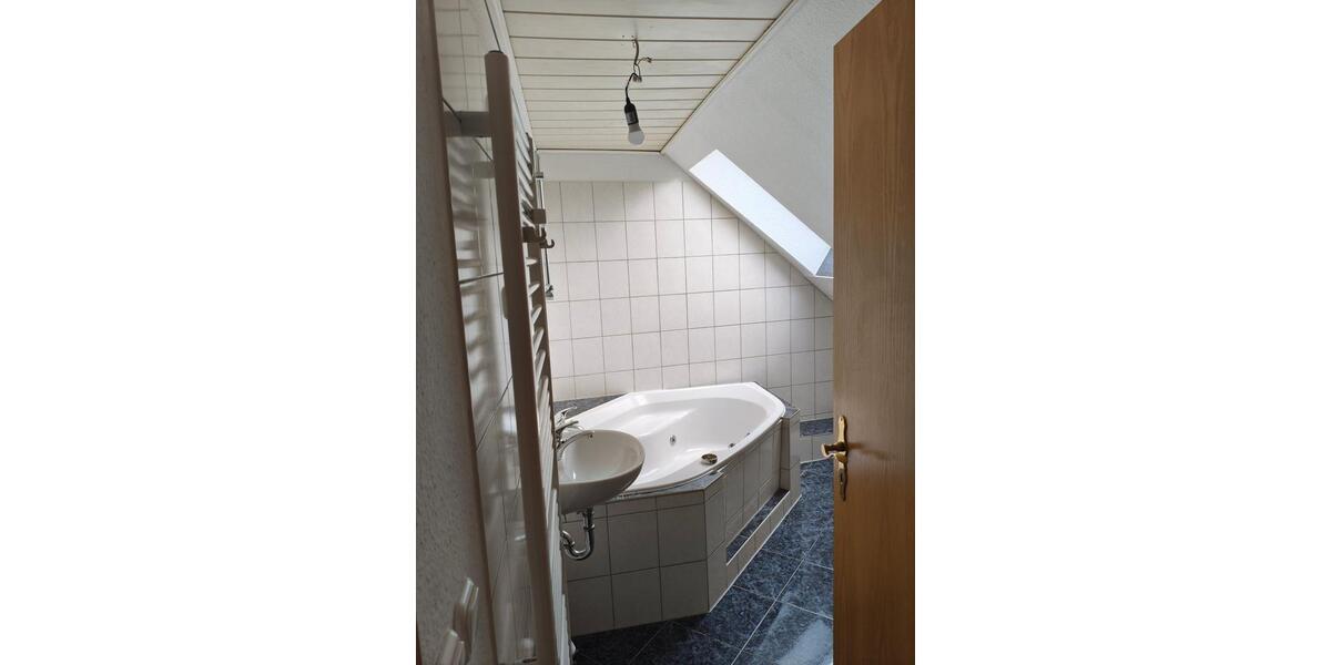 Dachgeschoßwohnung Weida - 3 Zimmer, 73 m&sup2;, 430&euro; | Angebot:25168896
