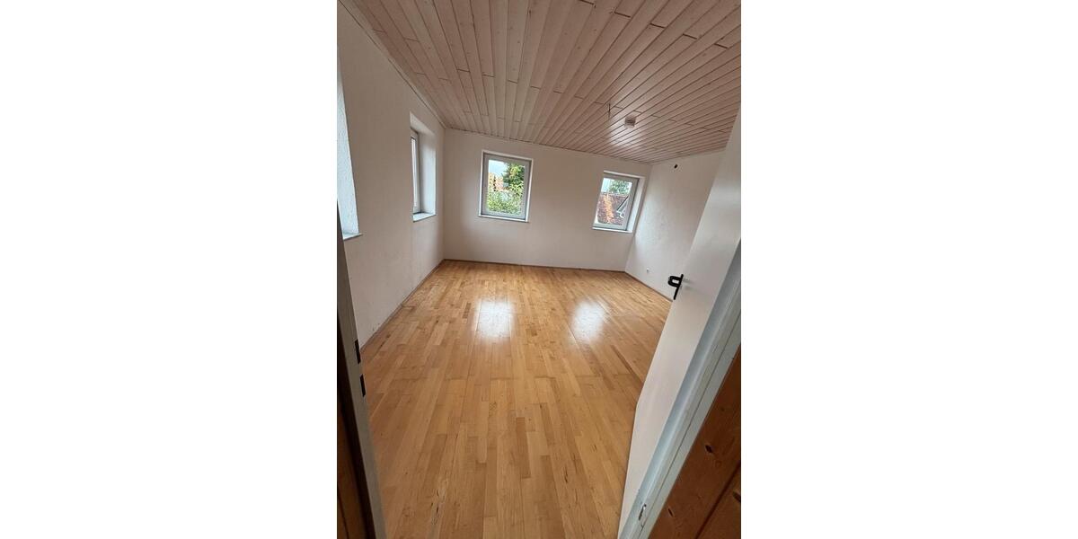 Einfamilienhaus Erkheim - 8 Zimmer, 200 m&sup2;, 1.600&euro; | Angebot:24743709
