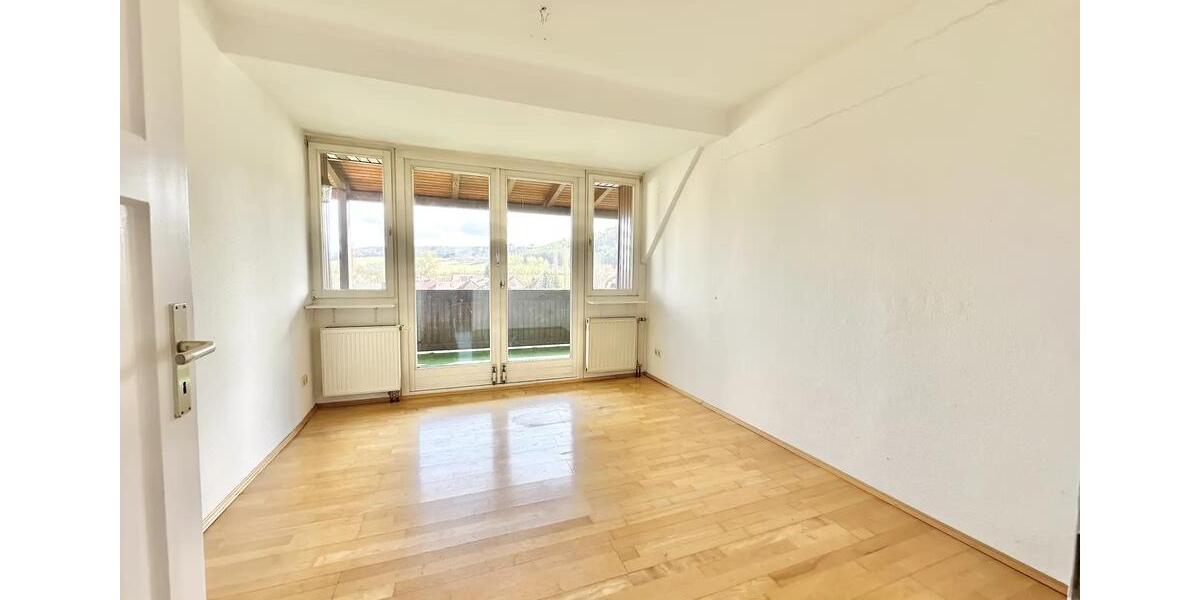 Dachgeschoßwohnung Tauberbischofsheim - 5 Zimmer, 119 m&sup2;, 850&euro; | Angebot:25961013