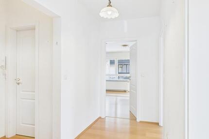 Bad Lippspringe: stilvolle 3,5-Zimmer-Wohnung, toller Schnitt, überdachter Balkon, große Garage 3.5 zimmer