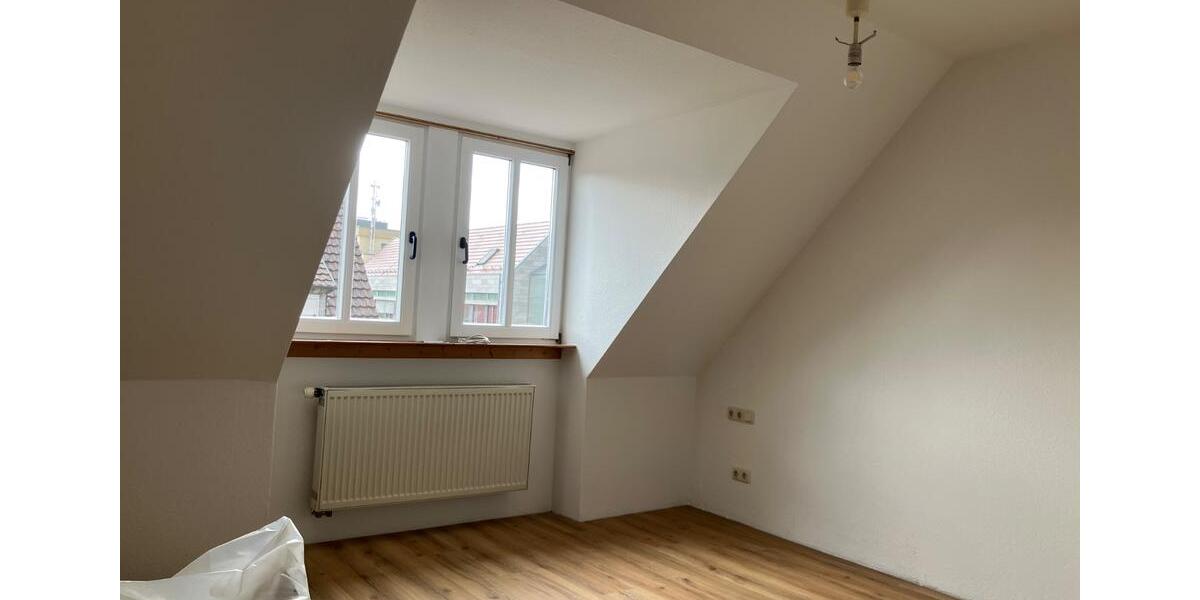 Dachgeschoßwohnung Bad Neustadt an der Saale - 3 Zimmer, 72 m&sup2;, 810&euro; | Angebot:23405922
