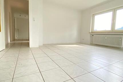 ***ERSTBEZUG NACH SANIERUNG – FAMILIEN AUFGEPASST*** Sehr helle 4-Zimmer-Wohnung mit Balkon 4 zimmer