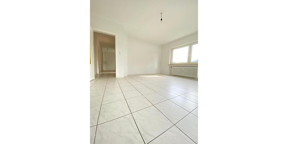 ***ERSTBEZUG NACH SANIERUNG – FAMILIEN AUFGEPASST*** Sehr helle 4-Zimmer-Wohnung mit Balkon 4 zimmer