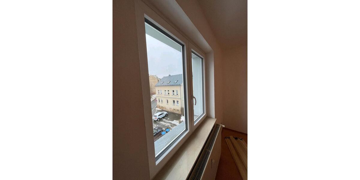 Dachgeschoßwohnung Reichenbach im Vogtland - 2 Zimmer, 45 m&sup2;, 400&euro; | Angebot:24535100