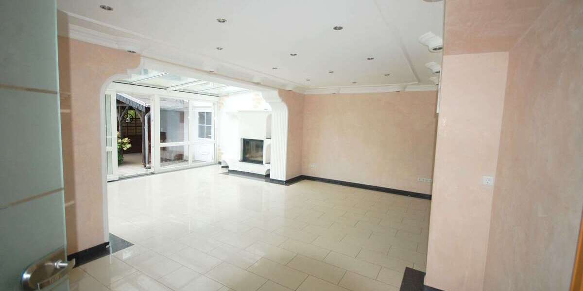 Einfamilienhaus Volkse Volkse - 6 Zimmer, 260 m&sup2;, 1.200&euro; | Angebot:26749347