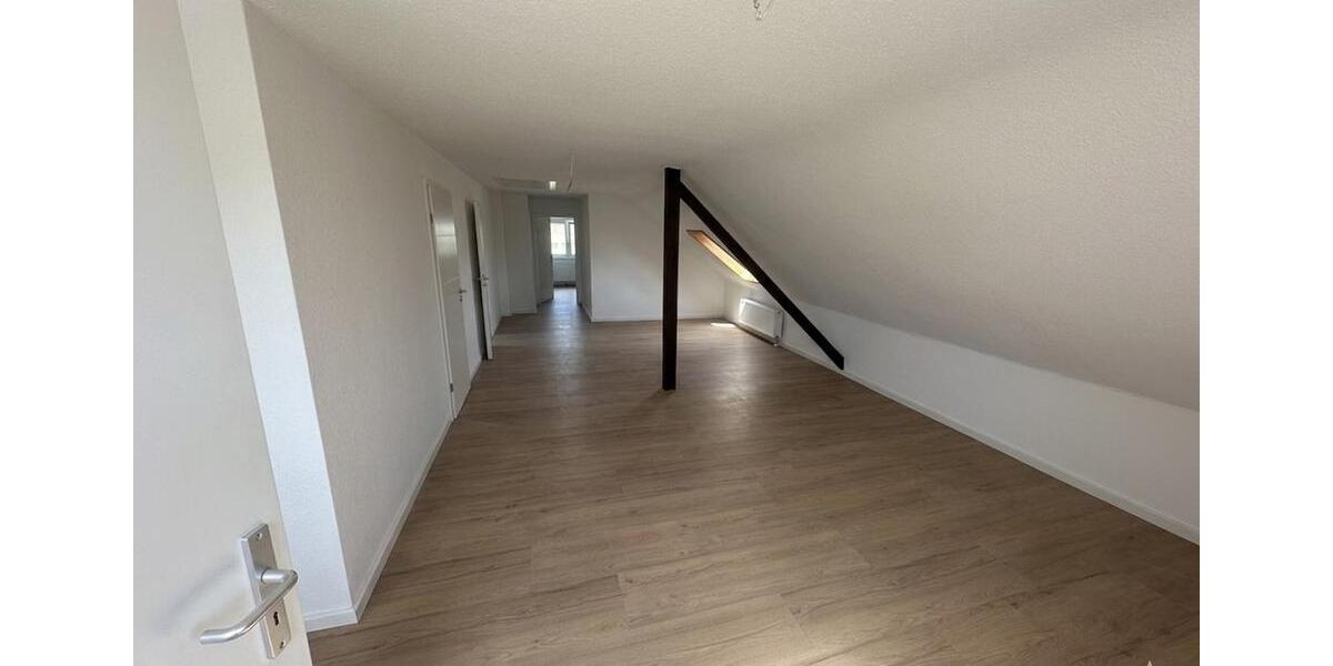 Dachgeschoßwohnung Bürstadt - 3 Zimmer, 76 m&sup2;, 1.100&euro; | Angebot:26625711