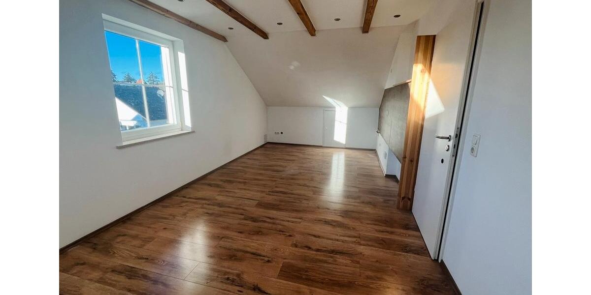 Dachgeschoßwohnung Adlkofen - 3 Zimmer, 66 m&sup2;, 800&euro; | Angebot:26694023