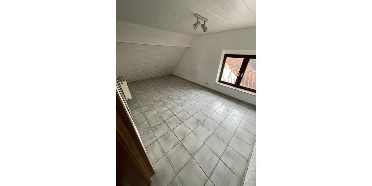 Dachgeschoßwohnung Oberthal - 3 Zimmer, 103 m&sup2;, 800&euro; | Angebot:26232578