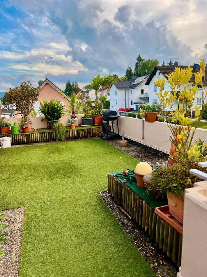 3-Zimmer-Wohnung mit großer Terrasse & Parkplatz