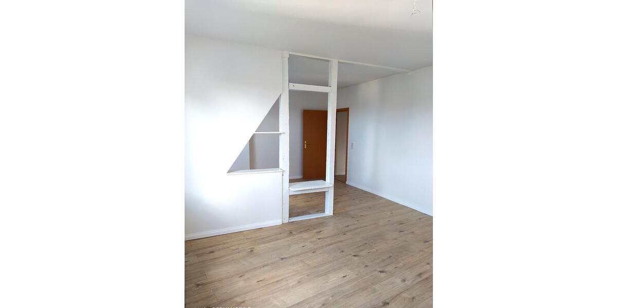 Dachgeschoßwohnung Altenburg - 3 Zimmer, 92 m&sup2;, 600&euro; | Angebot:26551009