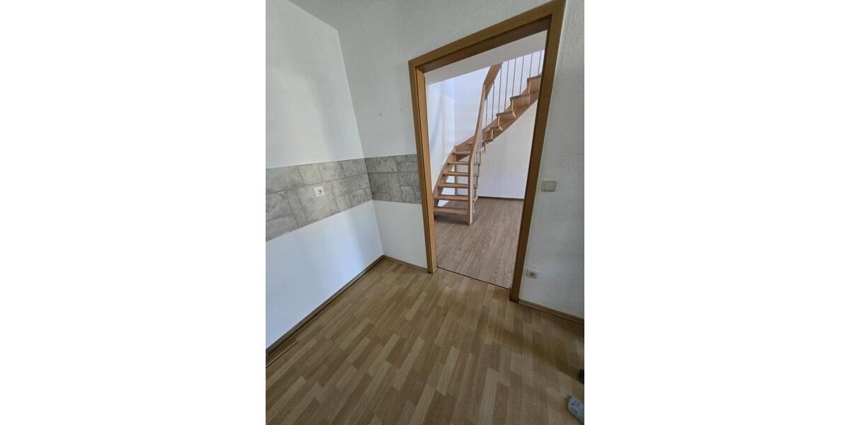 Maisonettenwohnung Querfurt - 2.5 Zimmer, 57 m&sup2;, 380&euro; | Angebot:26412895