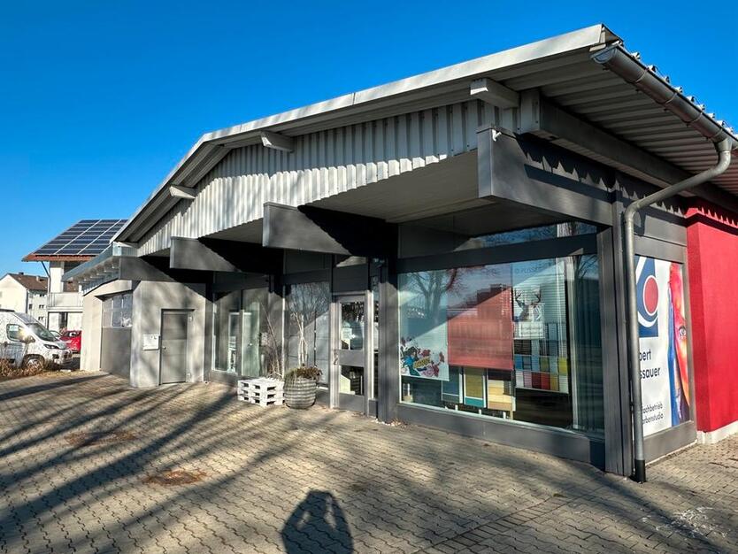 Vielseitig nutzbare GewerbeImmobilie (HalleAusstellungWerkstatt) in Leutkirch zu vermieten