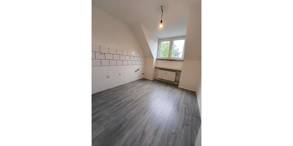 Dachgeschoßwohnung Duisburg Beeck - 3 Zimmer, 71 m&sup2;, 700&euro; | Angebot:26620006