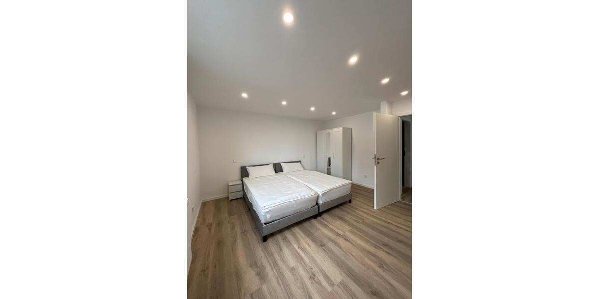 Etagenwohnung Sindelfingen - 4 Zimmer, 100 m&sup2;, 3.500&euro; | Angebot:25570940