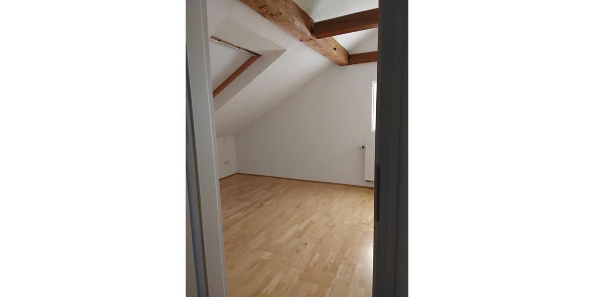 Dachgeschoßwohnung Walldürn - 3 Zimmer, 100 m&sup2;, 800&euro; | Angebot:24650579