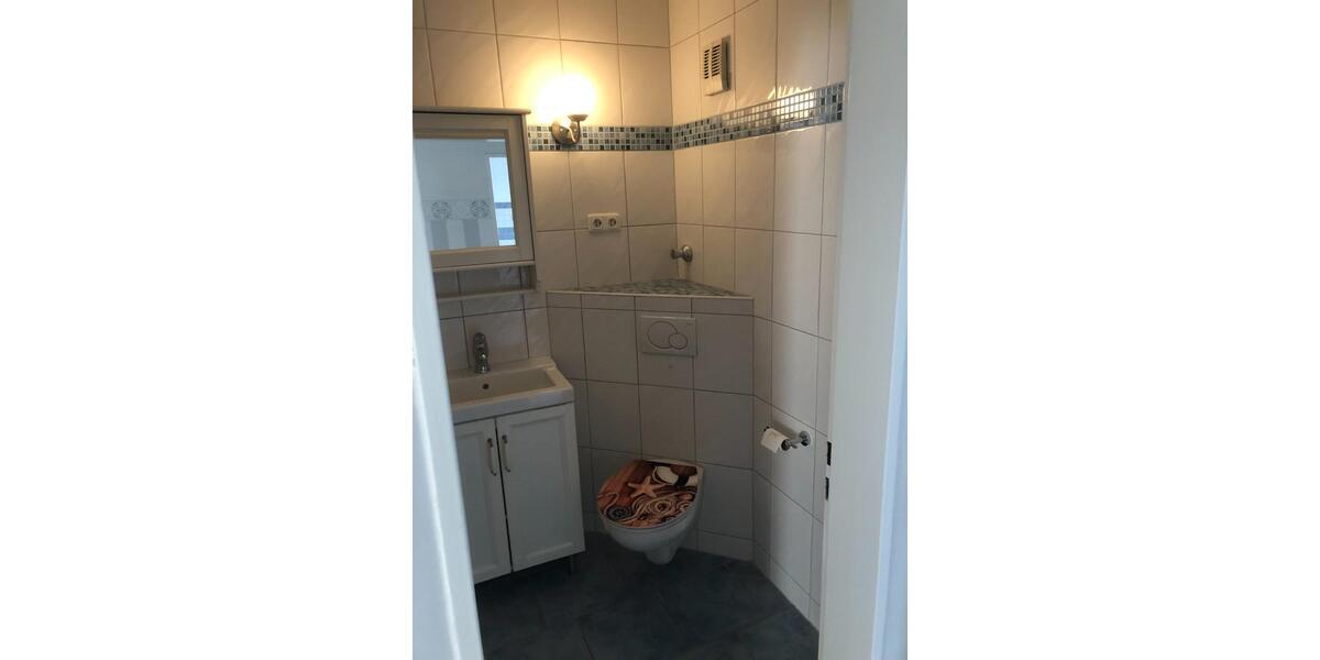 70 qm Wohnung mit Balkon, renoviert zu vermieten 6 zimmer