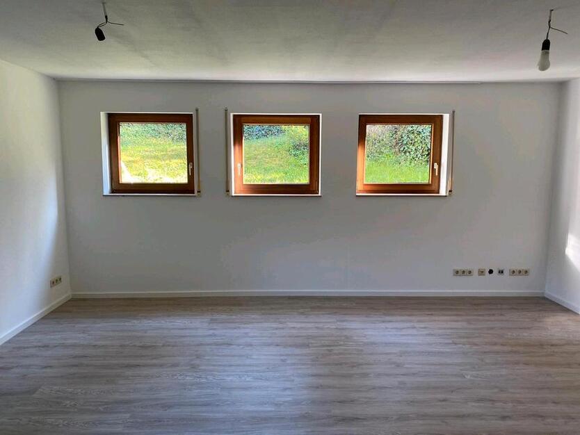 Attraktive und modernisierte 2-Raum-Souterrain-Wohnung in Köngen