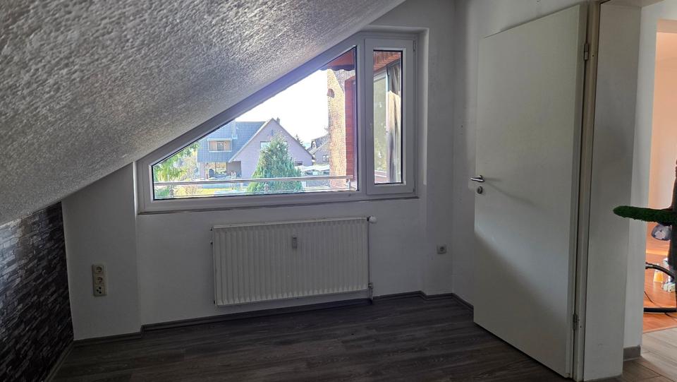 Dachgeschoßwohnung Hankensbüttel - 3.5 Zimmer, 77 m&sup2;, 500&euro; | Angebot:25874550