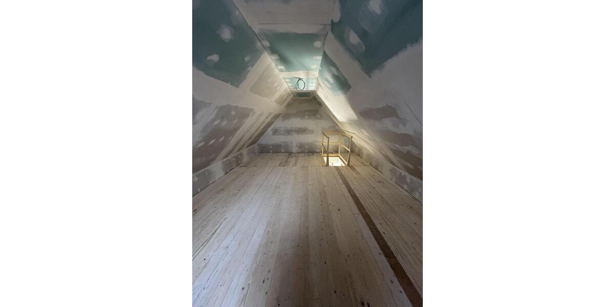 Dachgeschoßwohnung Brackel - 4 Zimmer, 95 m&sup2;, 1.470&euro; | Angebot:23766383