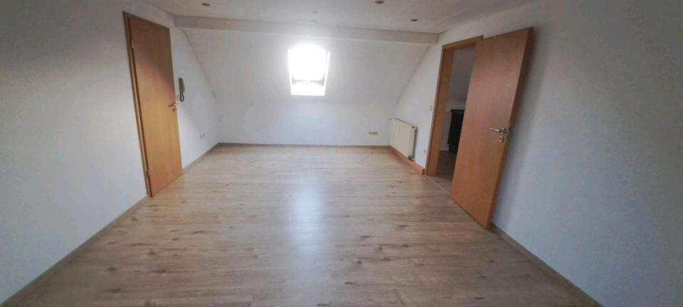 Dachgeschoßwohnung Schiffweiler - 2 Zimmer, 85 m&sup2;, 650&euro; | Angebot:26545567