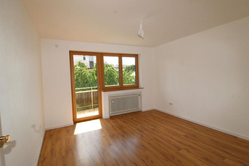 Frisch renoviert & bezugsfrei – charmantes Reihenmittelhaus mit Garten in Ansbach-Weinberg