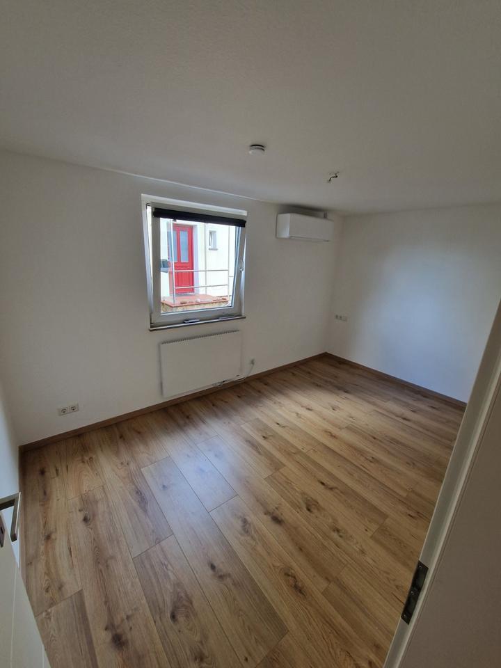 Moderne helle 2,5 Zimmer Maisonette Wohnung