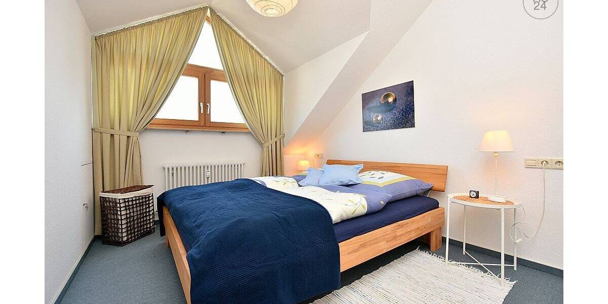 Charmante möblierte DG-Wohnung mit Internet und TG-Stellplatz in Stuttgart Birkach 2 zimmer