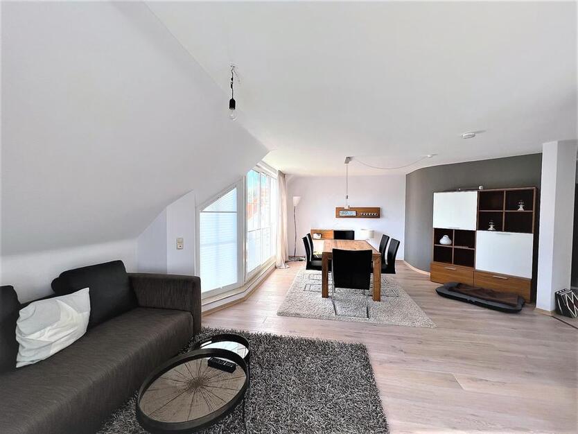 Möblierte, moderne Maisonette-Wohnung in zentraler Lage von Brühl!