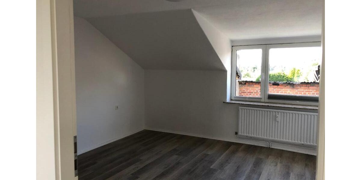 Dachgeschoßwohnung Osterrönfeld - 3 Zimmer, 79 m&sup2;, 600&euro; | Angebot:26415355