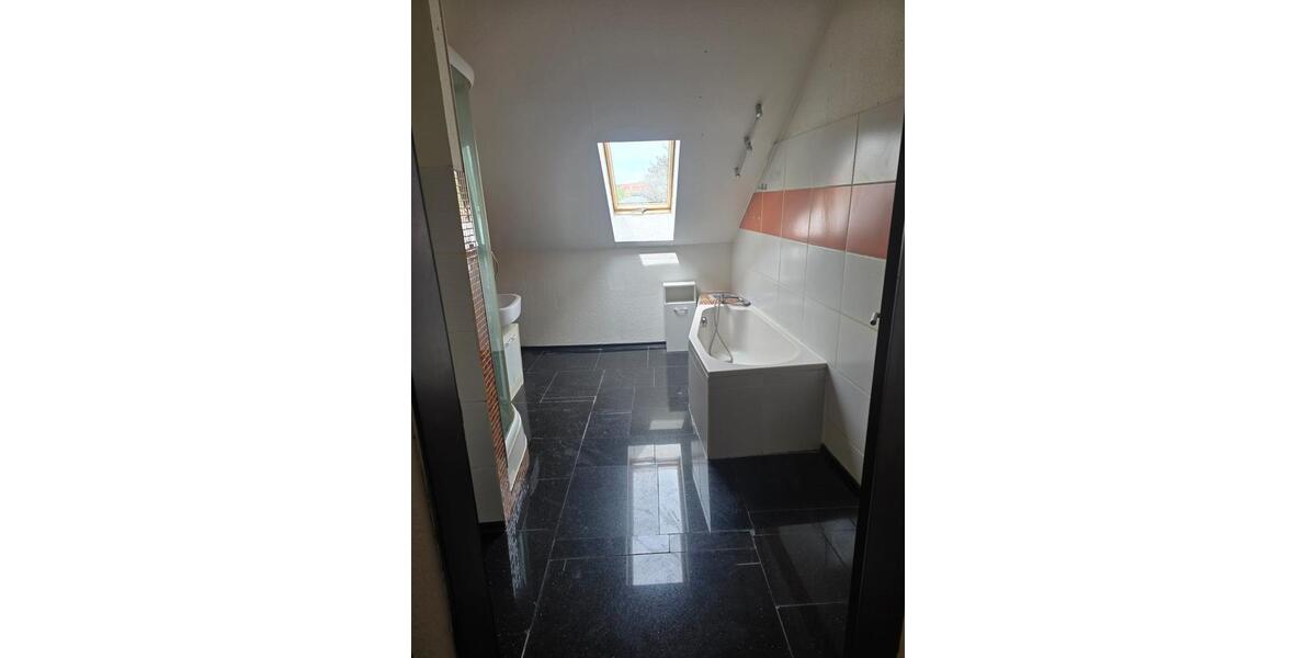 Dachgeschoßwohnung Arnstadt - 2 Zimmer, 65 m&sup2;, 410&euro; | Angebot:26515906