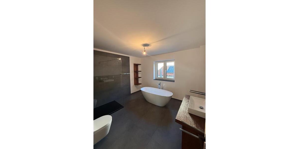 Etagenwohnung Felsberg - 3 Zimmer, 108 m&sup2;, 1.190&euro; | Angebot:25026376