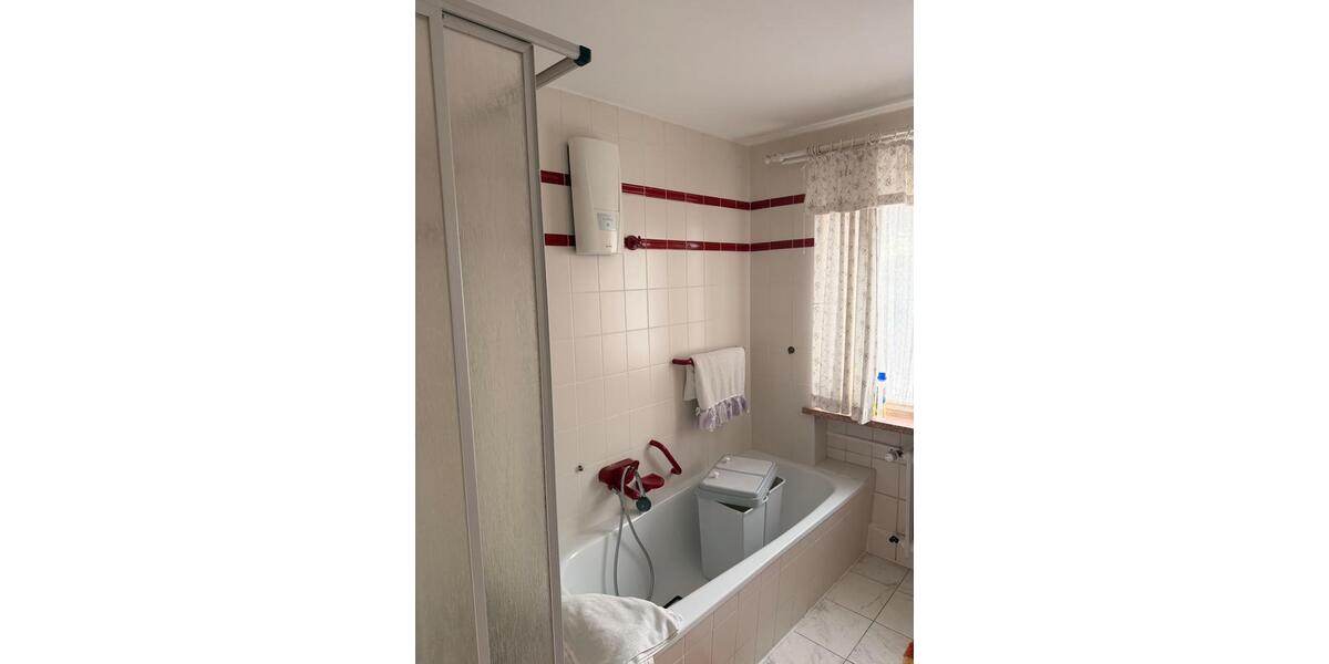 Erdgeschoßwohnung Großalmerode - 7 Zimmer, 141 m&sup2;, 1.100&euro; | Angebot:26535603