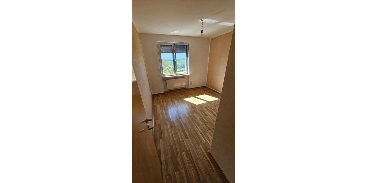 Etagenwohnung Kreuzwertheim - 5 Zimmer, 111 m&sup2;, 900&euro; | Angebot:26168735