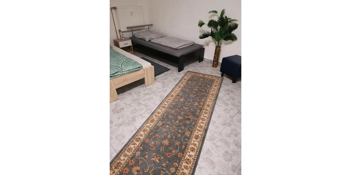 Etagenwohnung Waldbüttelbrunn - 2 Zimmer, 200 m&sup2;, 25&euro; | Angebot:25634182