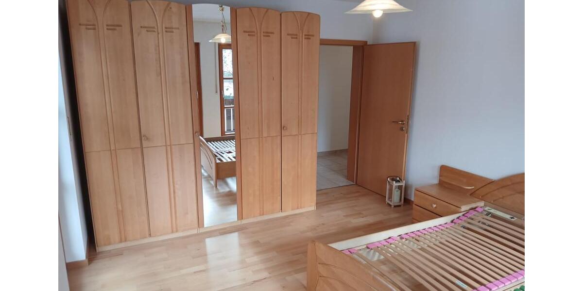 Erdgeschoßwohnung Cham - 4 Zimmer, 115 m&sup2;, 700&euro; | Angebot:25549096