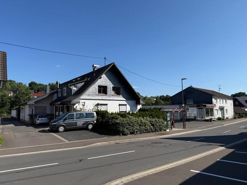 Schöne 2 Zimmer Wohnung mit Einbauküche und Möbeln In Gummersbach