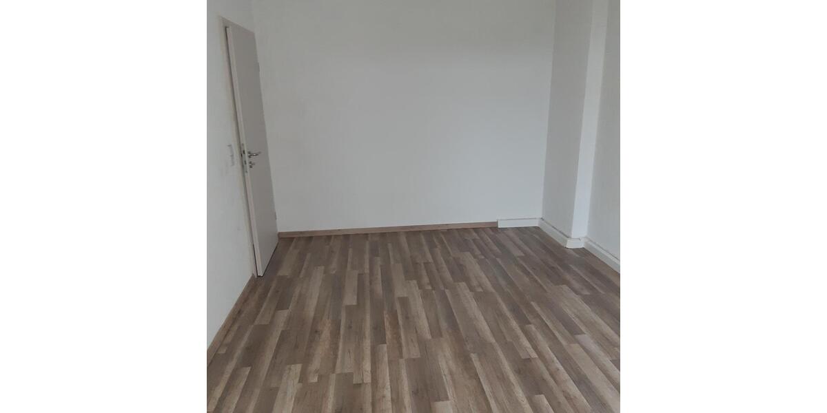 Erdgeschoßwohnung Werdau - 4 Zimmer, 91 m&sup2;, 460&euro; | Angebot:24697998