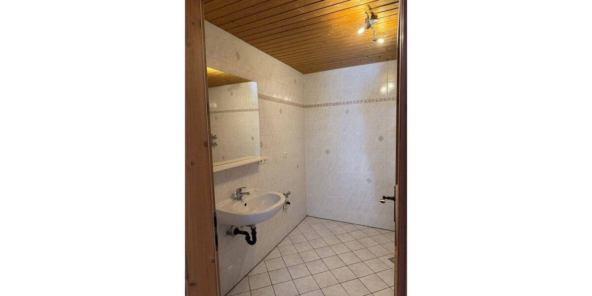 Etagenwohnung Königsdorf Osterhofen - 3 Zimmer, 80 m&sup2;, 950&euro; | Angebot:26791193
