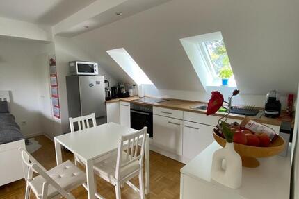 Schöne Dachgeschoßwohnung mit Loggia und Einbauküche 1 zimmer