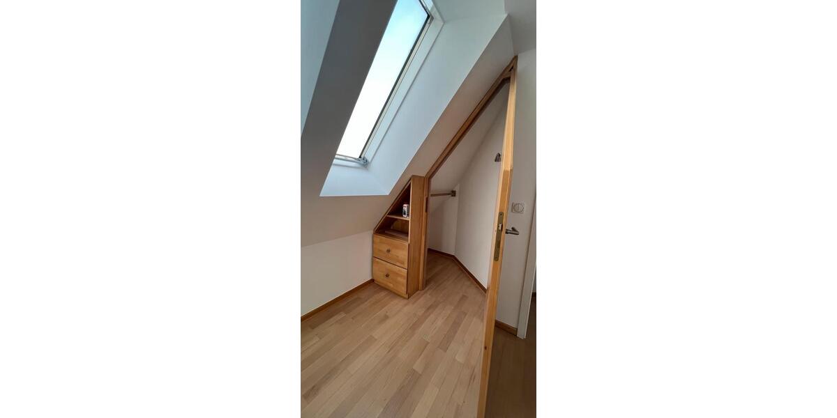 Dachgeschoßwohnung Berlin Charlottenburg-Wilmersdorf - 2.5 Zimmer, 87 m&sup2;, 2.000&euro; | Angebot:26285716