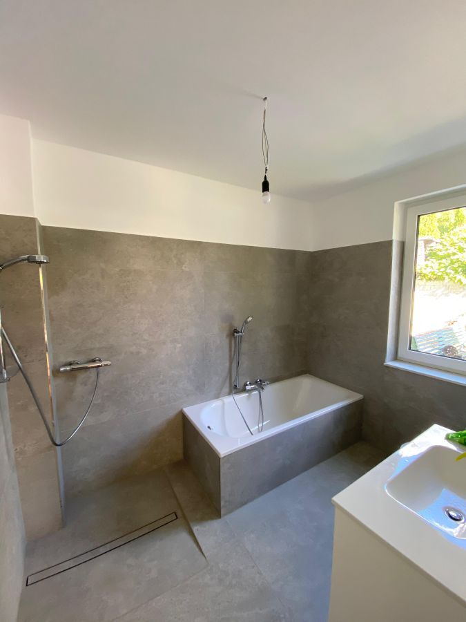 Ruhige Erdgeschosswohnung mit Garten u. Küche. Energiesparhaus 3 zimmer