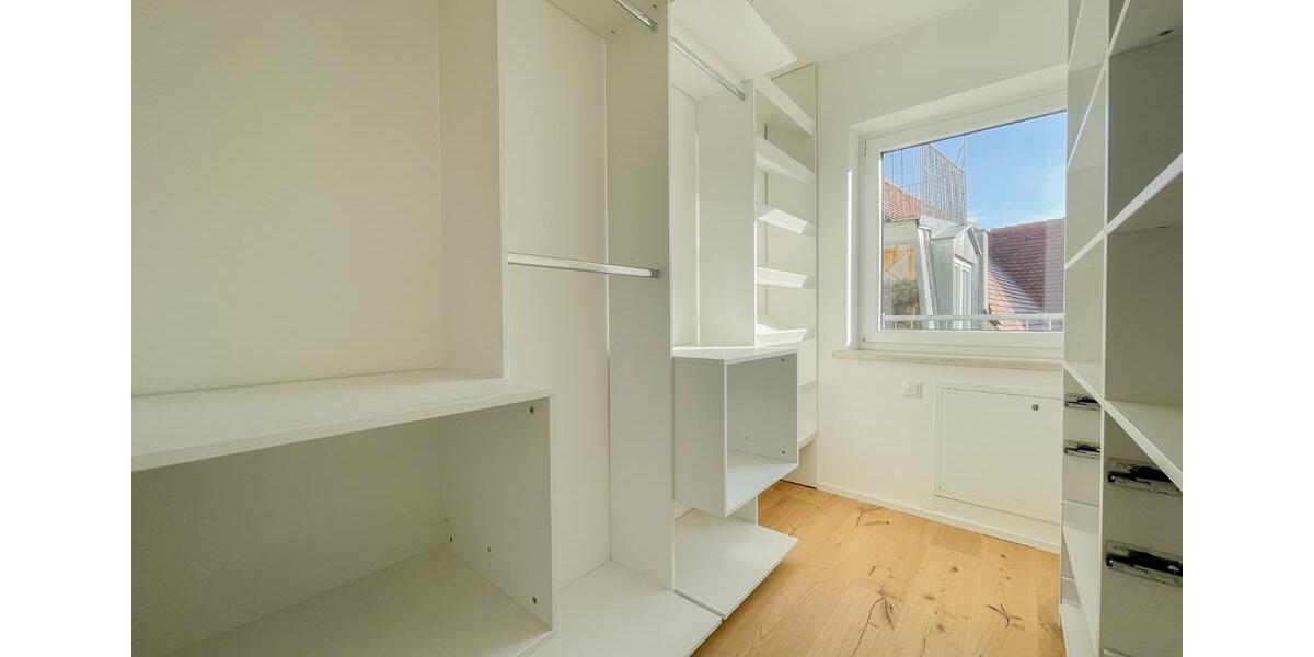 Dachgeschoßwohnung Amberg - 3 Zimmer, 120 m&sup2;, 1.200&euro; | Angebot:25218939