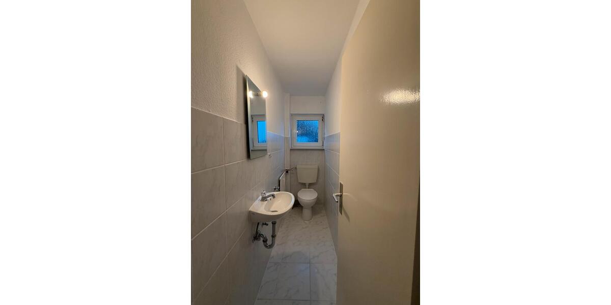 DACHGESCHOSS Wohnung m.Balkon, Keller, TopLage, GästeWC 3 zimmer