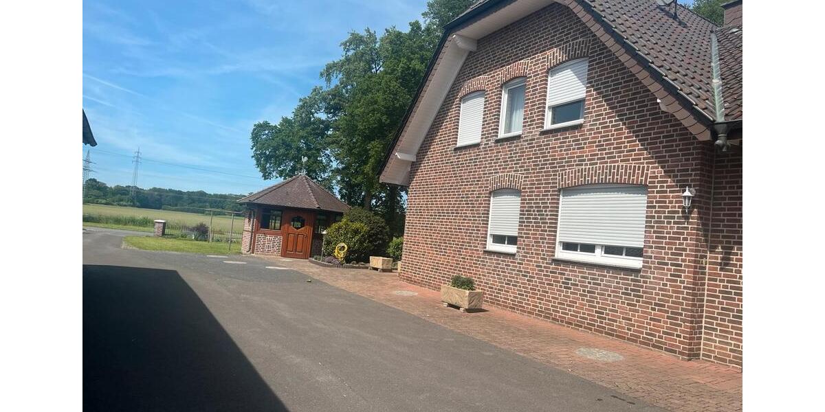 Doppelhaushälfte Gronau (Westfahlen) - 3 Zimmer, 200 m&sup2;, 1.400&euro; | Angebot:26698129