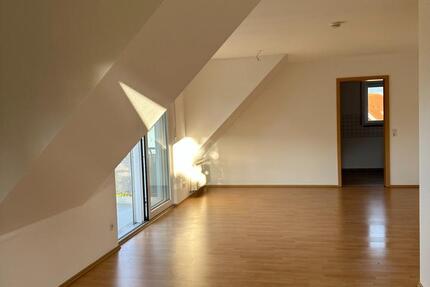 Großzügige 3-Zimmer-Wohnung im 2. Obergeschoss mit Balkon und Gar 3 zimmer